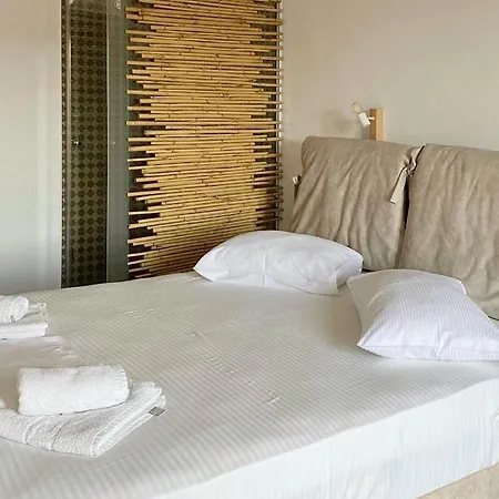 Otel Fikas 2*